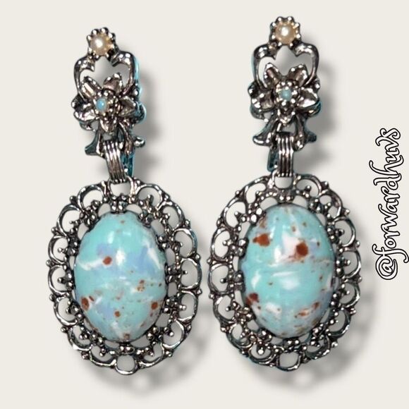 Silver-Tone Screw Back Earrings with Faux Turquoise – Vintage-Inspired Elegance - Picture 1 of 9